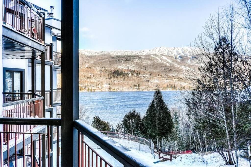 Chic Mt-Tremblant Condo With View On The Lake By Denstays Mont-Tremblant Dış mekan fotoğraf