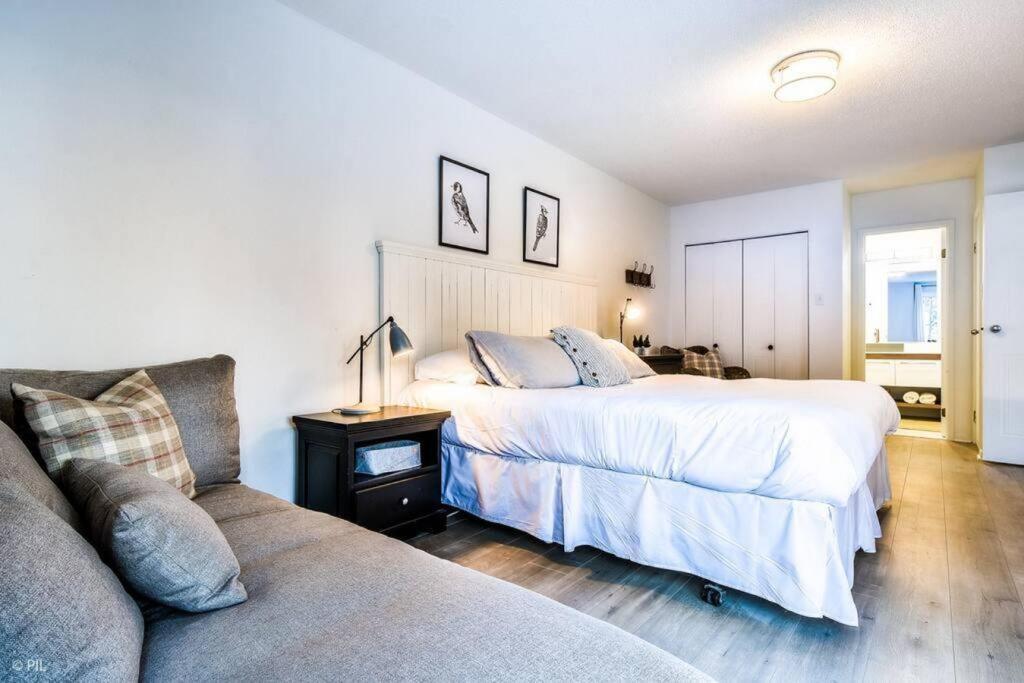 Chic Mt-Tremblant Condo With View On The Lake By Denstays Mont-Tremblant Dış mekan fotoğraf