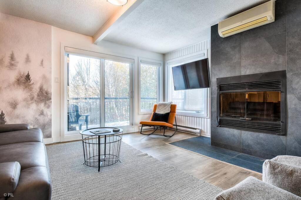 Chic Mt-Tremblant Condo With View On The Lake By Denstays Mont-Tremblant Dış mekan fotoğraf