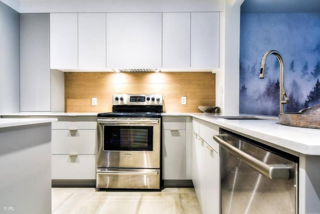 Chic Mt-Tremblant Condo With View On The Lake By Denstays Mont-Tremblant Dış mekan fotoğraf